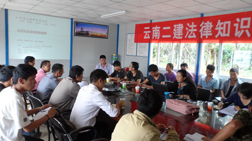 法律知識進(jìn)基層——公司在昆項(xiàng)目“六五”普法宣傳活動拉開帷幕