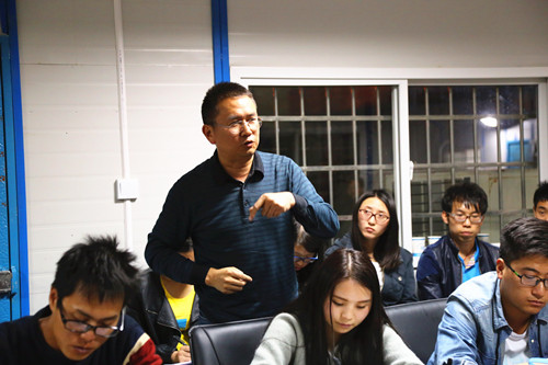 擰緊思想“總開關”——公司黨委書記倪燦華到昭通棚改項目部為項目一線職工上黨課