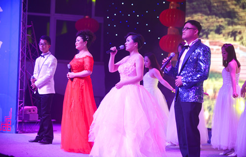 心?起航   夢?飛揚(yáng)——公司舉辦 “奔跑吧，云南二建”2015年度先進(jìn)表彰暨迎新春文藝晚會(huì)