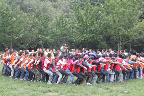 強(qiáng)隊(duì)伍、講協(xié)作、展風(fēng)貌，為二建發(fā)展凝心聚力——公司組織中層以上領(lǐng)導(dǎo)干部進(jìn)行戶外拓展培訓(xùn)