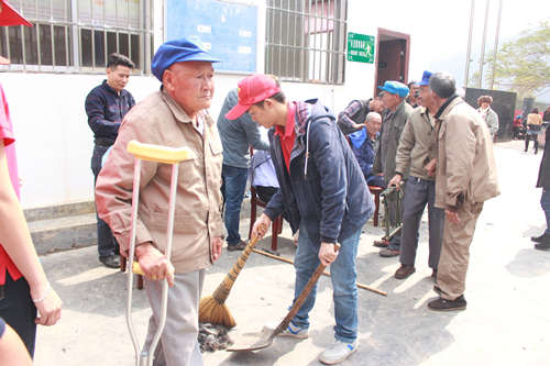 公司員工積極開展“學(xué)雷鋒日”活動