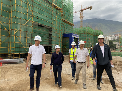 集團(tuán)領(lǐng)導(dǎo)帶隊(duì)到十七直巧家北門項(xiàng)目開(kāi)展拉網(wǎng)式排查工作