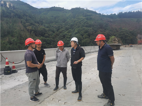 王現(xiàn)合調(diào)研蒙屏高速公路土建三分部