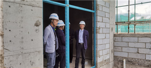 陳定華調研香格里拉“月光城”小鎮(zhèn)建設項目