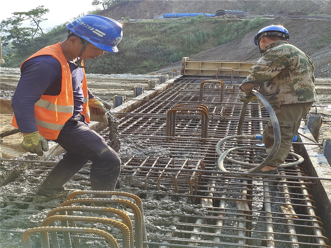 【大干春季】第四直管部元綠高速十三分部普村2號橋第一個蓋梁澆筑完成