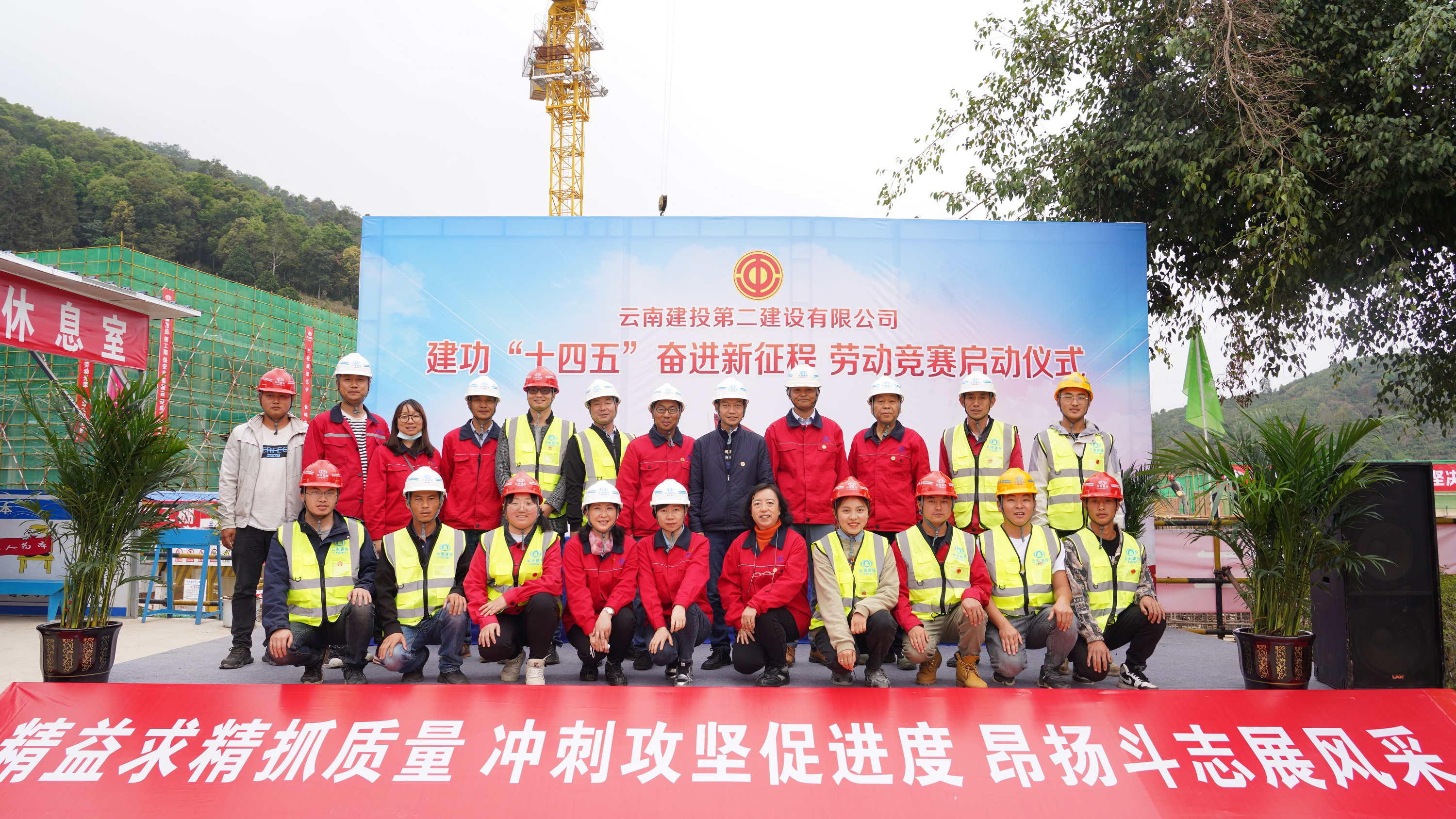 【創(chuàng)先爭優(yōu)】公司第十五直管部普洱傳染病醫(yī)院（院區(qū)）喜獲云南省“雙提升”工程“先進(jìn)集體”稱號、項目經(jīng)理喜獲“先進(jìn)個人”稱號