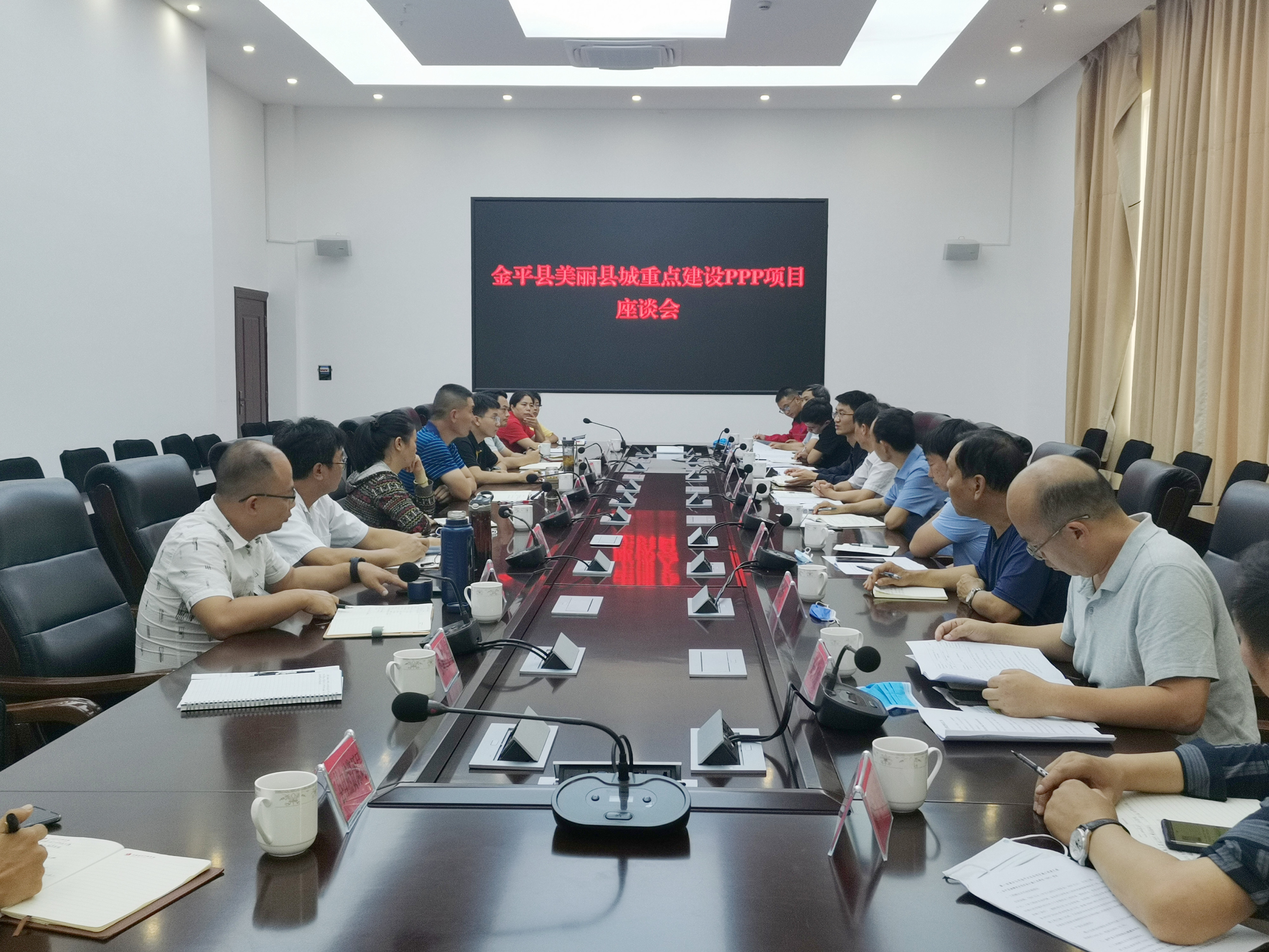 【我為群眾辦實(shí)事】陳定華赴金平縣就金平縣在建項(xiàng)目開展座談會