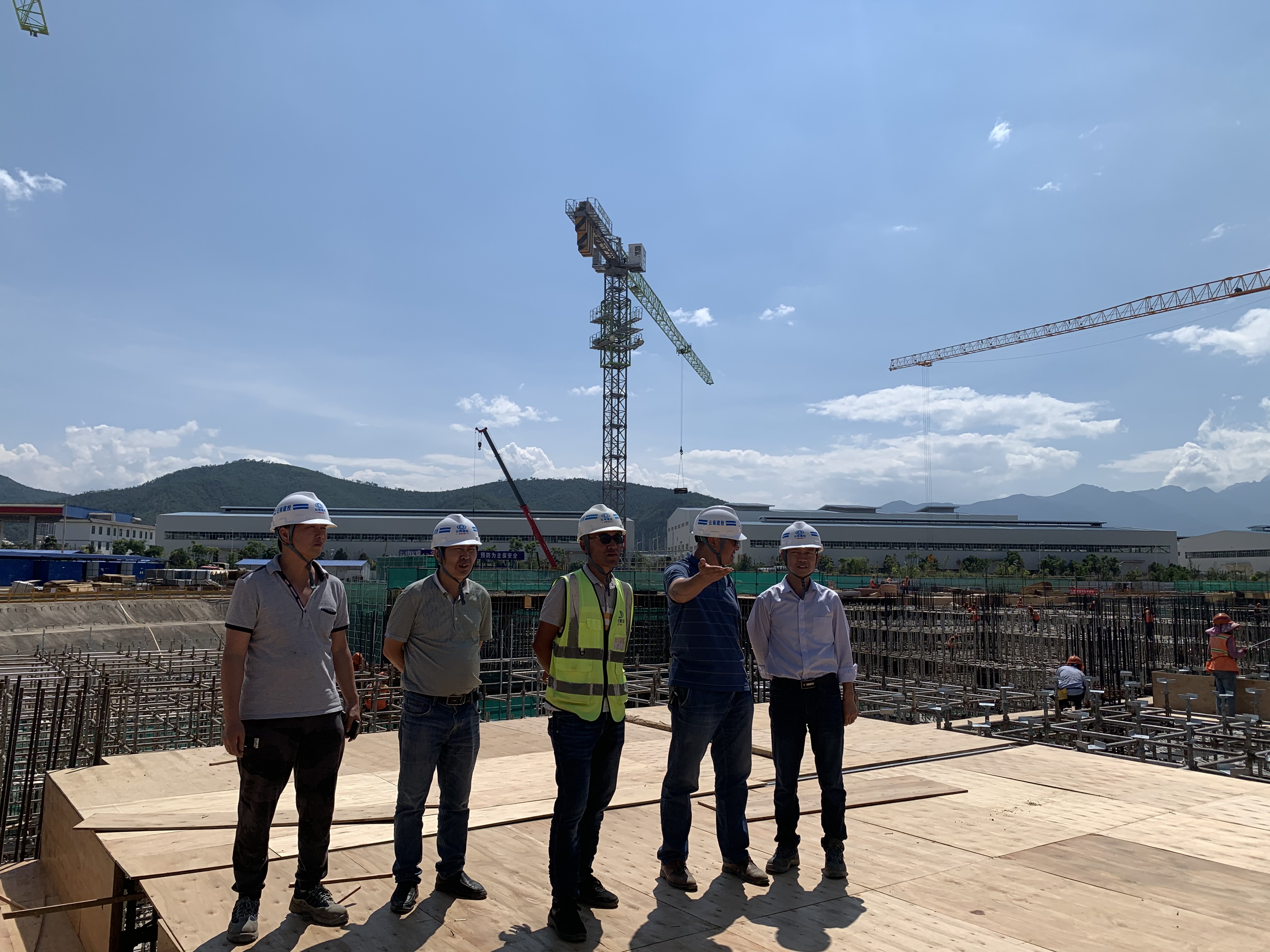 【我為群眾辦實(shí)事】董學(xué)友檢查指導(dǎo)滇西區(qū)域醫(yī)療中心項(xiàng)目