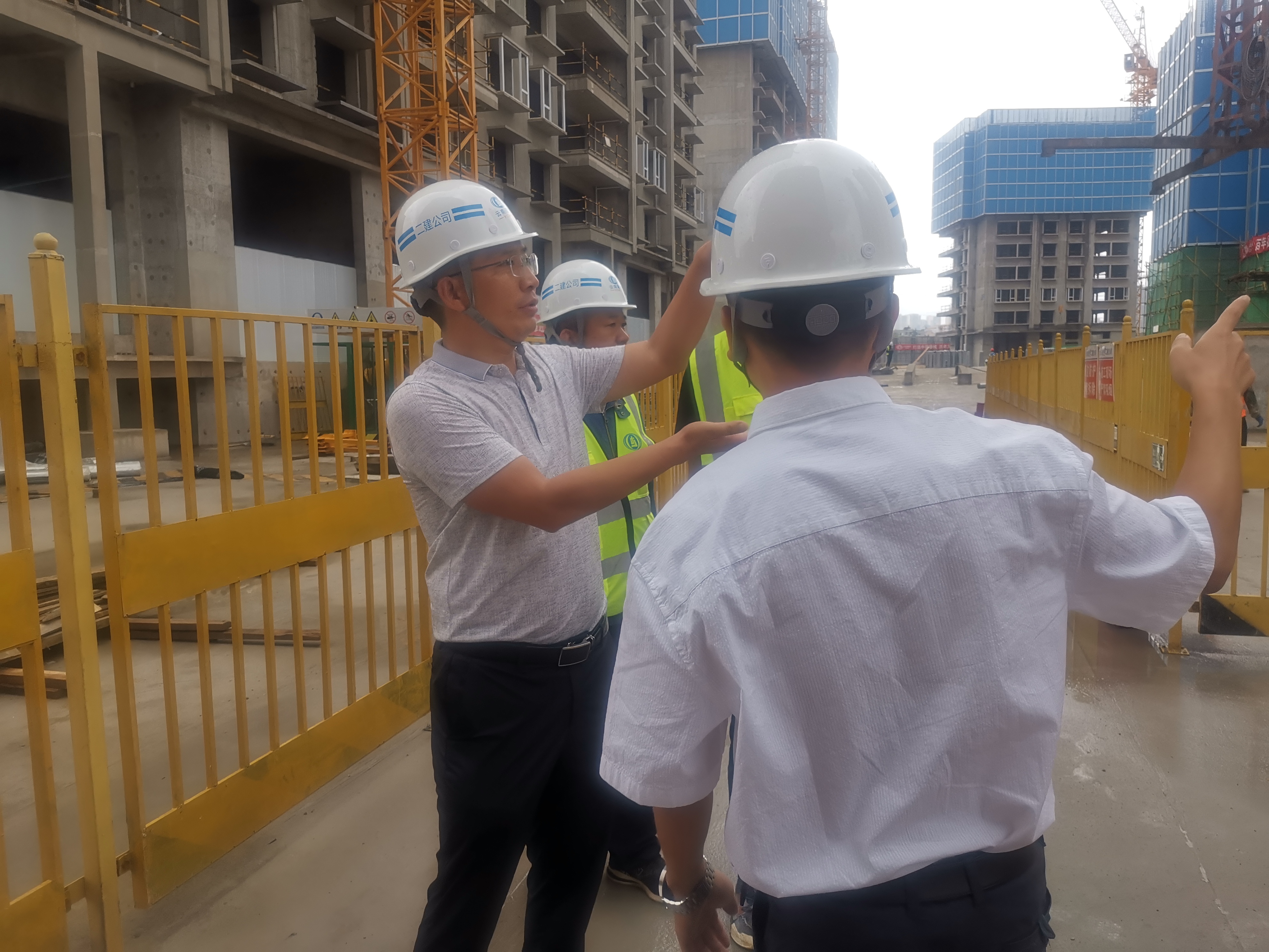 【我為群眾辦事】公司領(lǐng)導(dǎo)調(diào)研檢查官渡區(qū)潤府小區(qū)（KCGD2019-4號地塊）項目