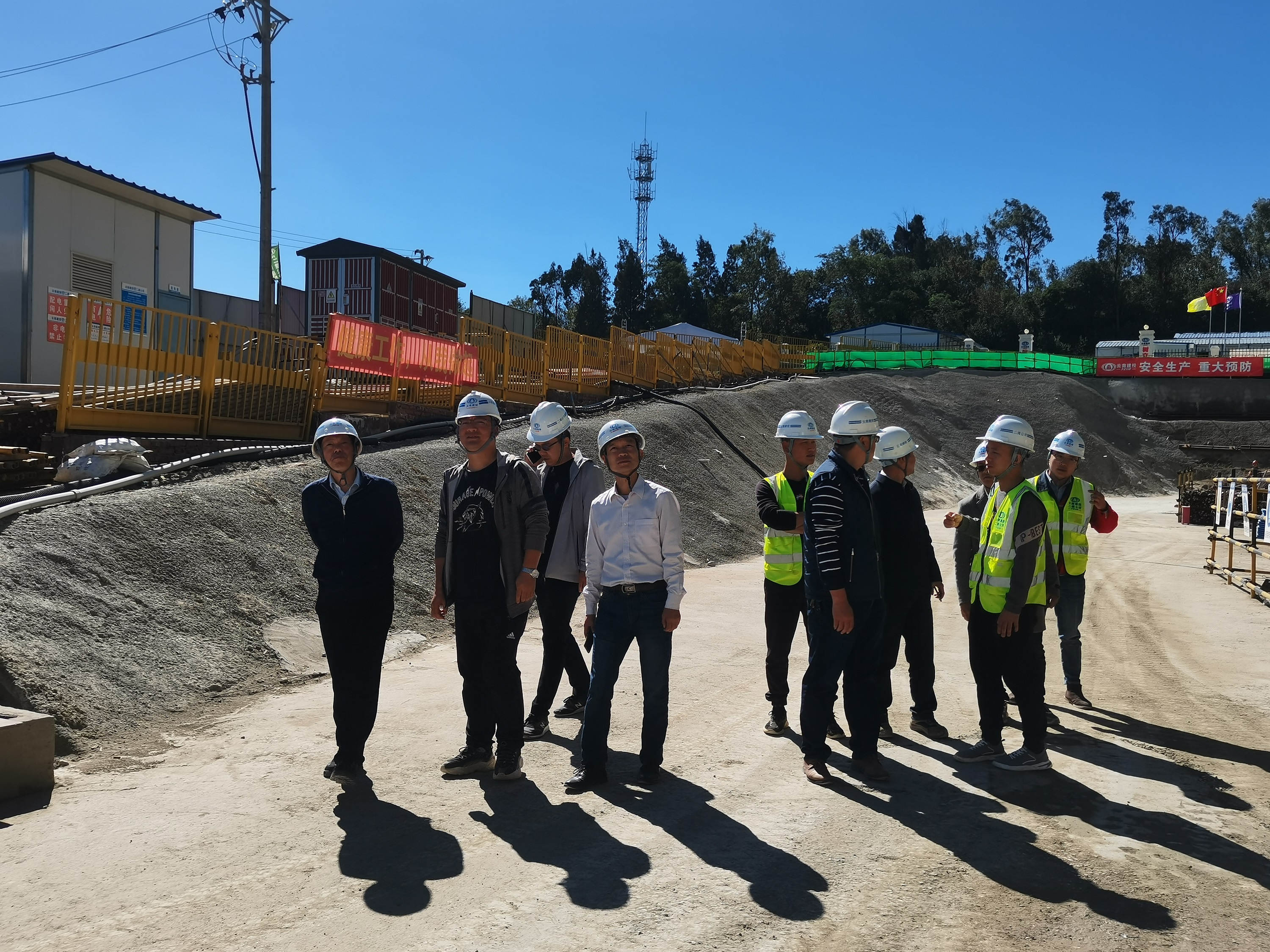 【我為群眾辦實事】陳定華、董學(xué)友一行調(diào)研檢查曲靖醫(yī)療中心建設(shè)項目