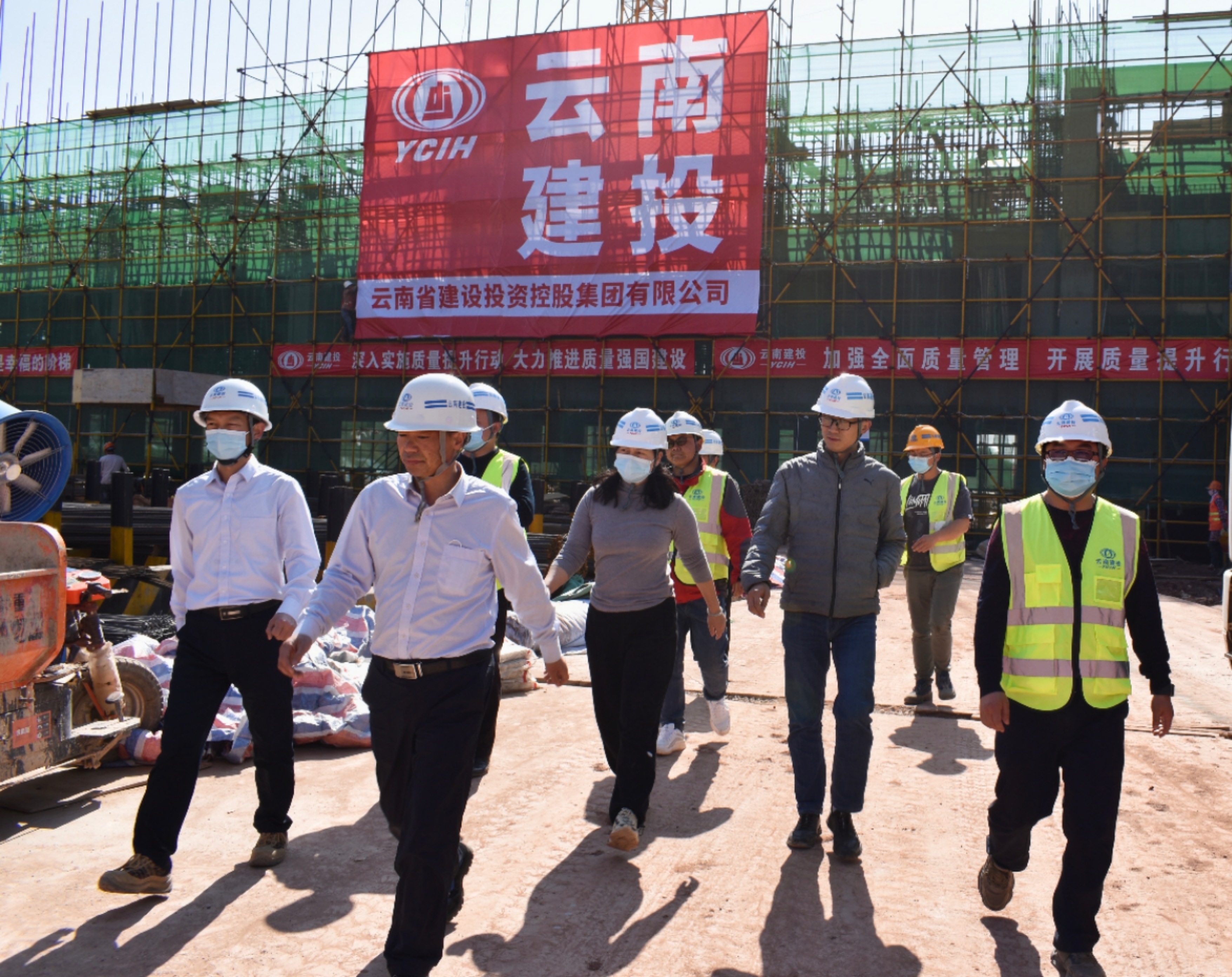 【貫徹一線工作法】陳定華、董學(xué)友一行調(diào)研檢查云南財(cái)經(jīng)大學(xué)安寧校區(qū)“新四棟”項(xiàng)目