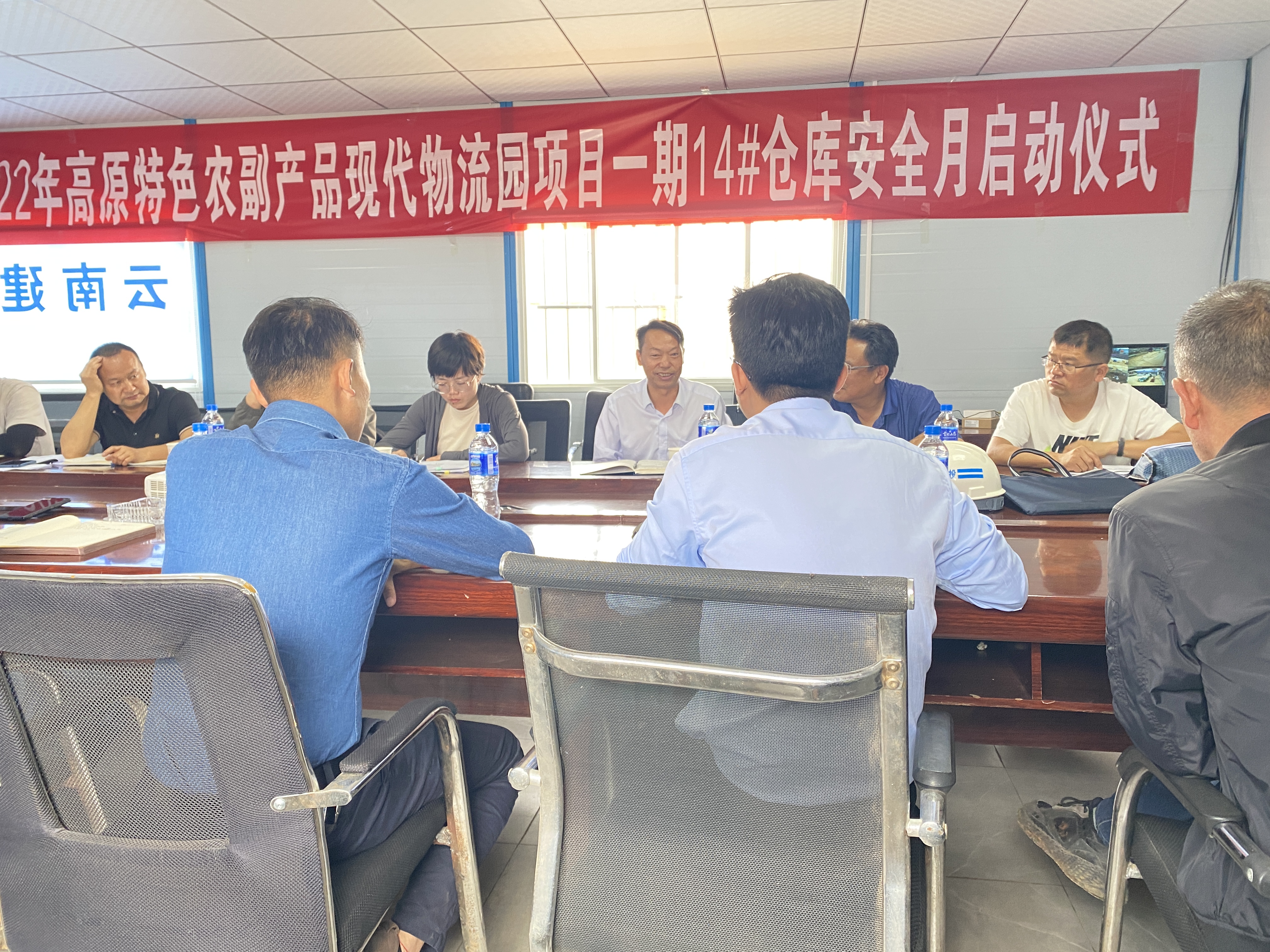 【貫徹一線工作法】陳定華一行到高原特色農(nóng)副產(chǎn)品現(xiàn)代物流園建設(shè)項目一期14#倉庫項目開展“端午節(jié)”期間領(lǐng)導(dǎo)帶班檢查工作