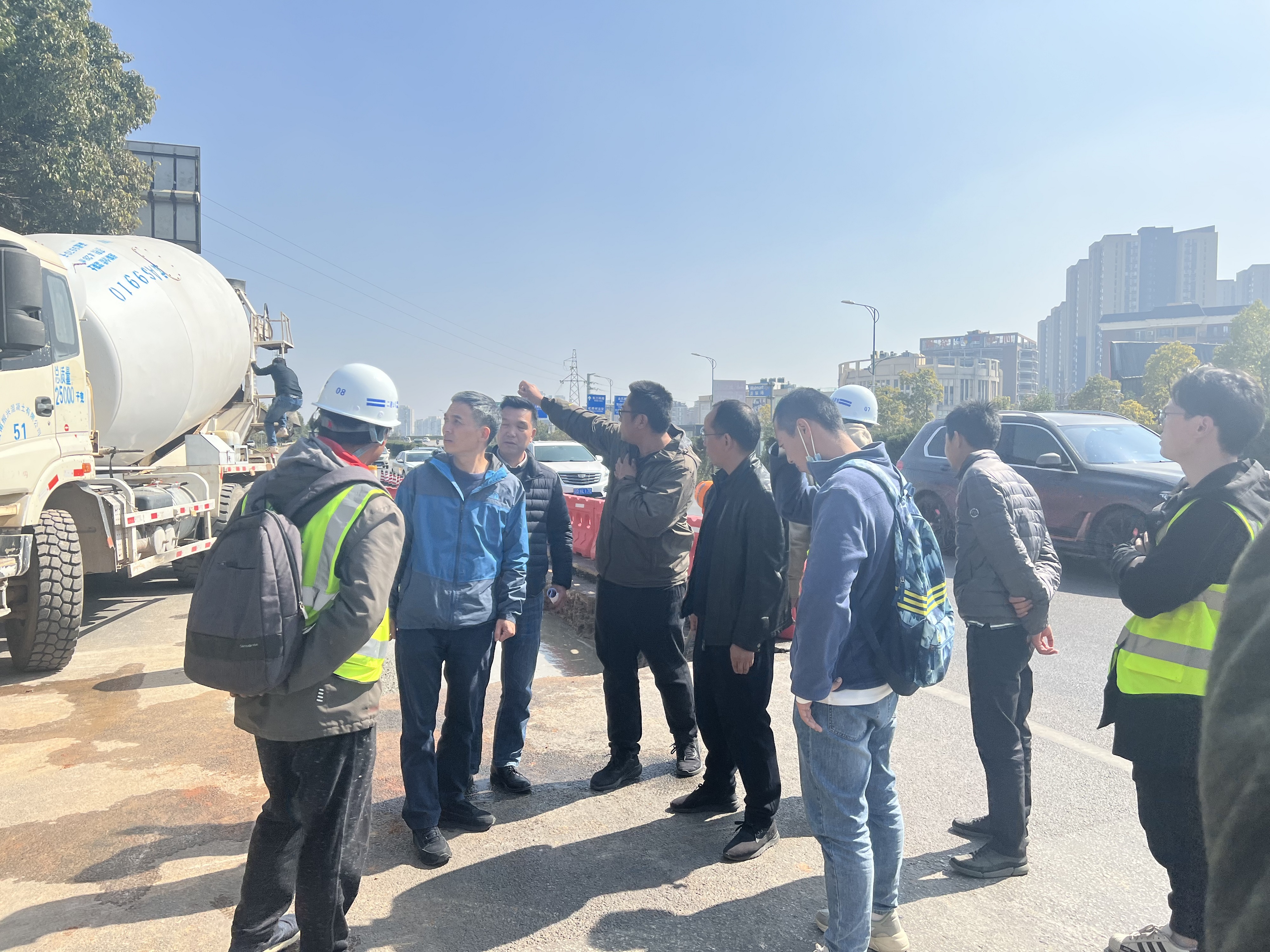 【調(diào)研檢查】昆明市住房和城鄉(xiāng)建設(shè)局局長陳紹波調(diào)研盤龍區(qū)東三環(huán)病害、隱患綜合整治工程