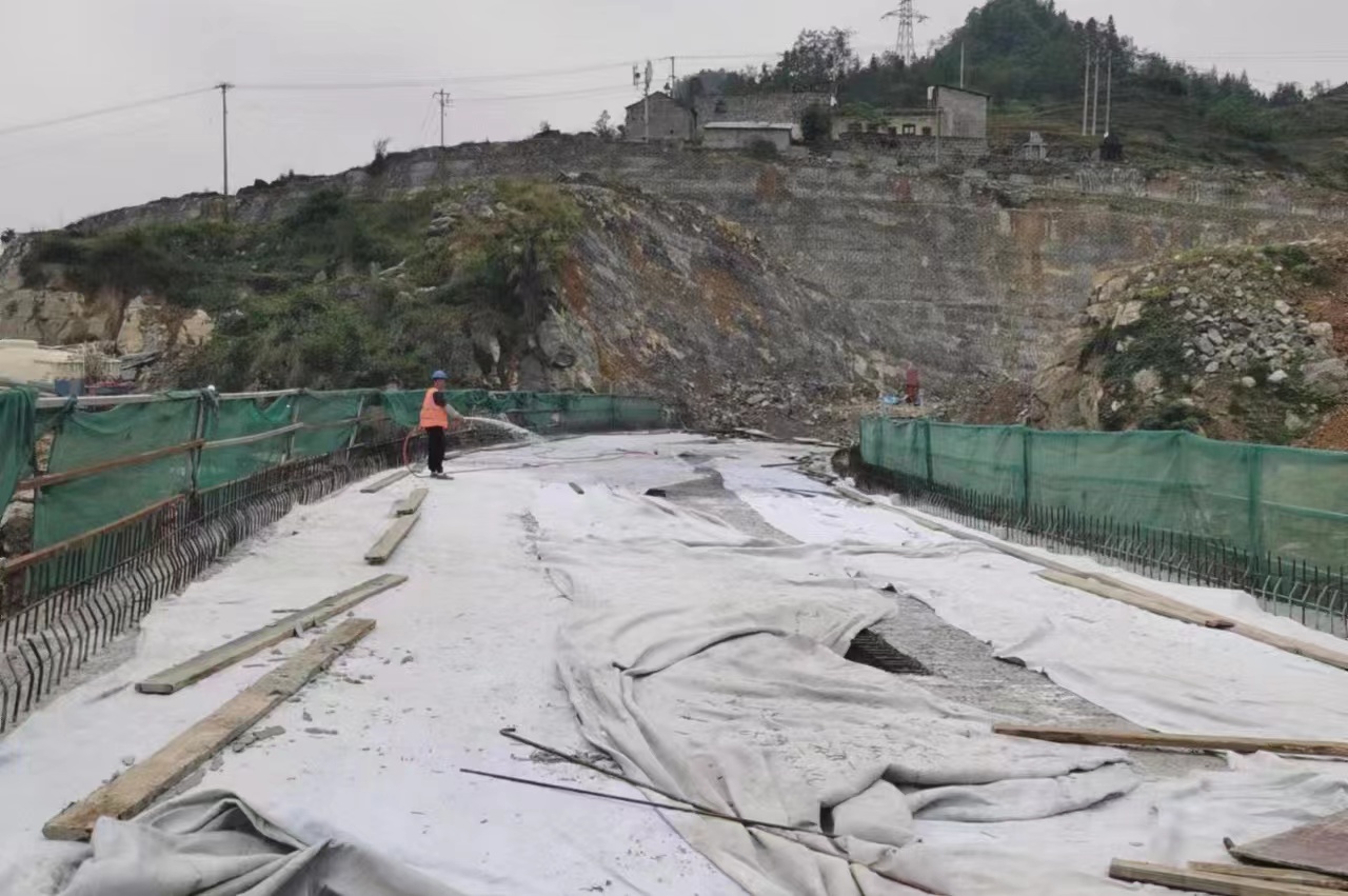 【項目動態(tài)】鎮(zhèn)果公路六分部尖山互通現(xiàn)澆箱梁順利完成