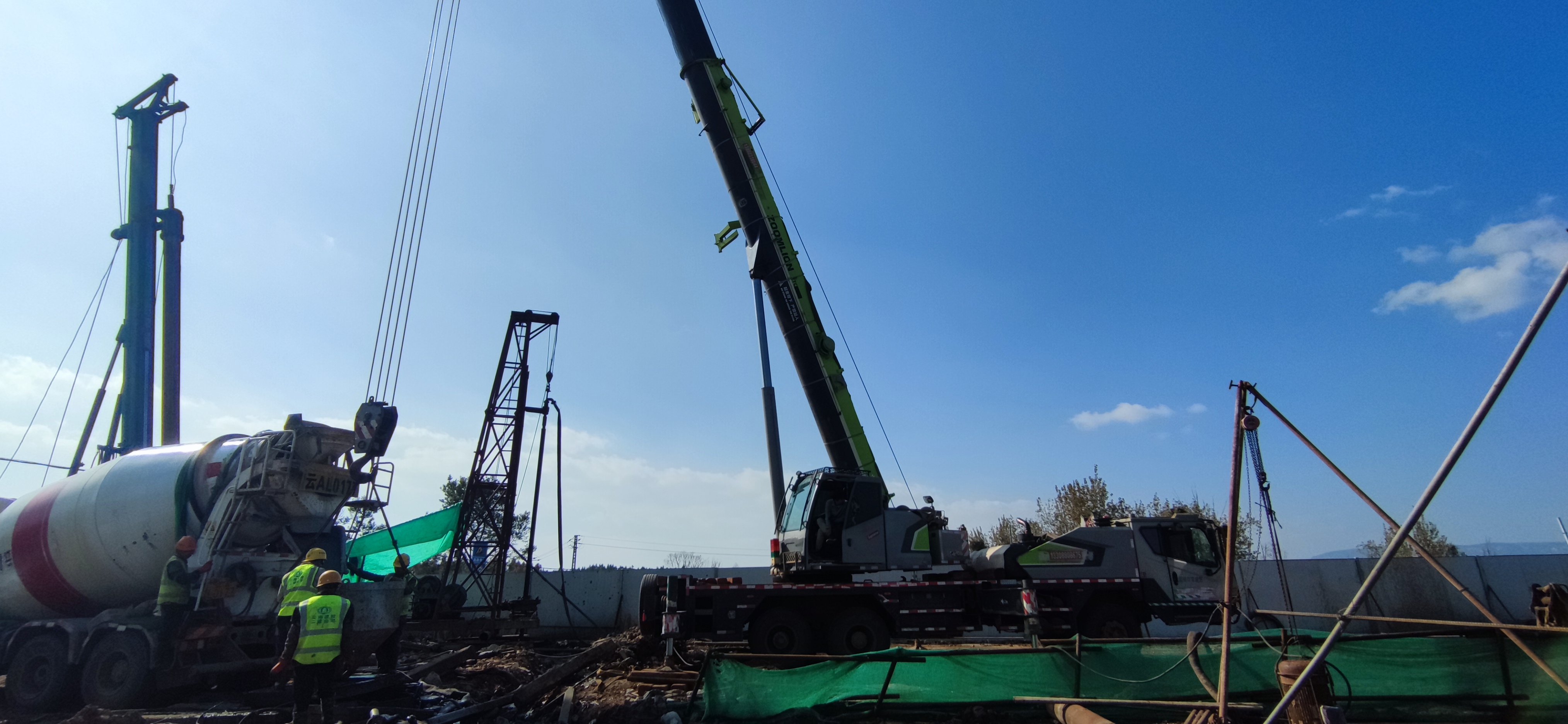 【項(xiàng)目動態(tài)】官渡區(qū)蝦壩河下段綜合整治工程項(xiàng)目首顆樁基順利澆筑