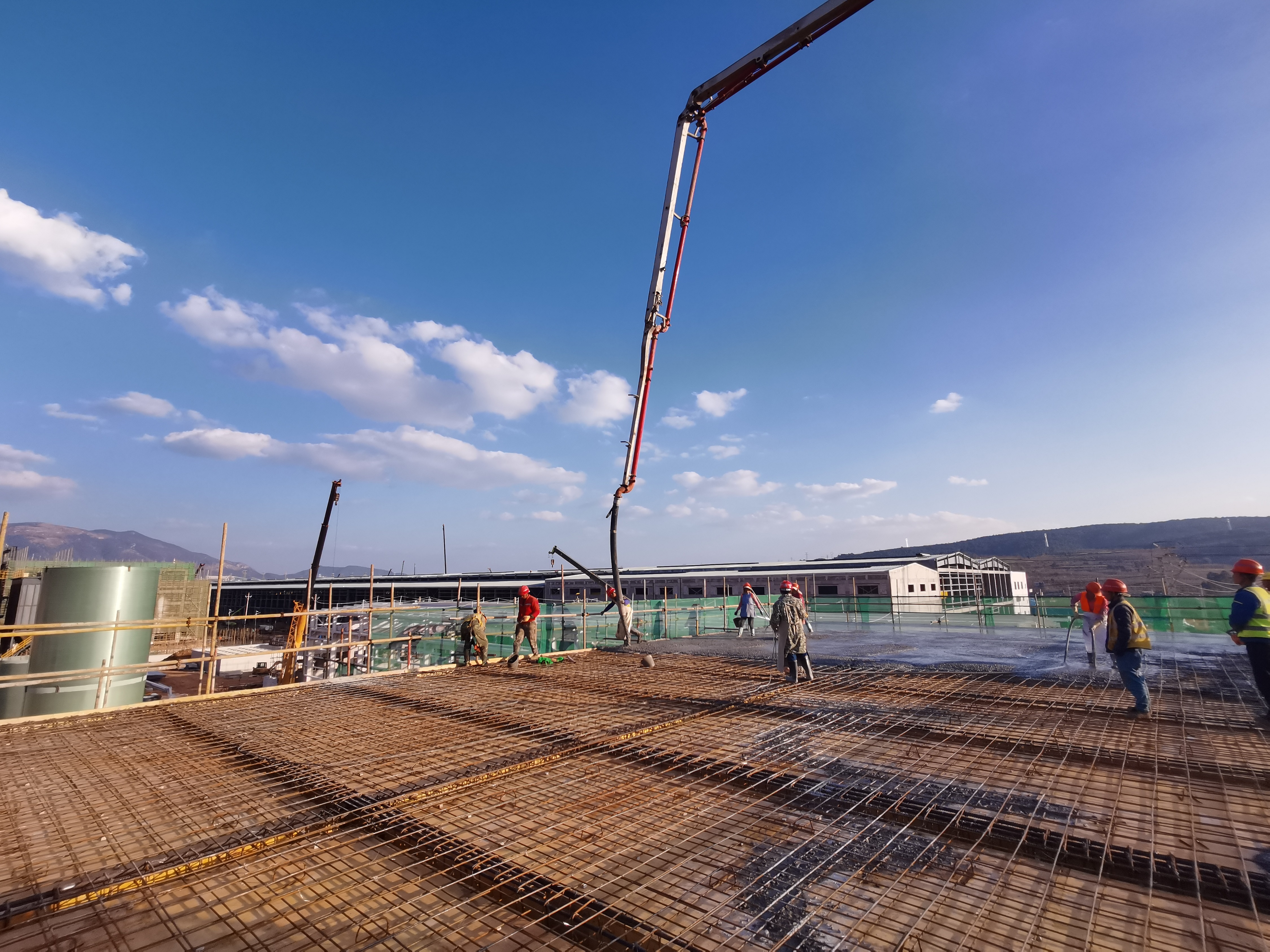 【項(xiàng)目動態(tài)】云銅搬遷項(xiàng)目火法系統(tǒng)土建主體工程全面封頂