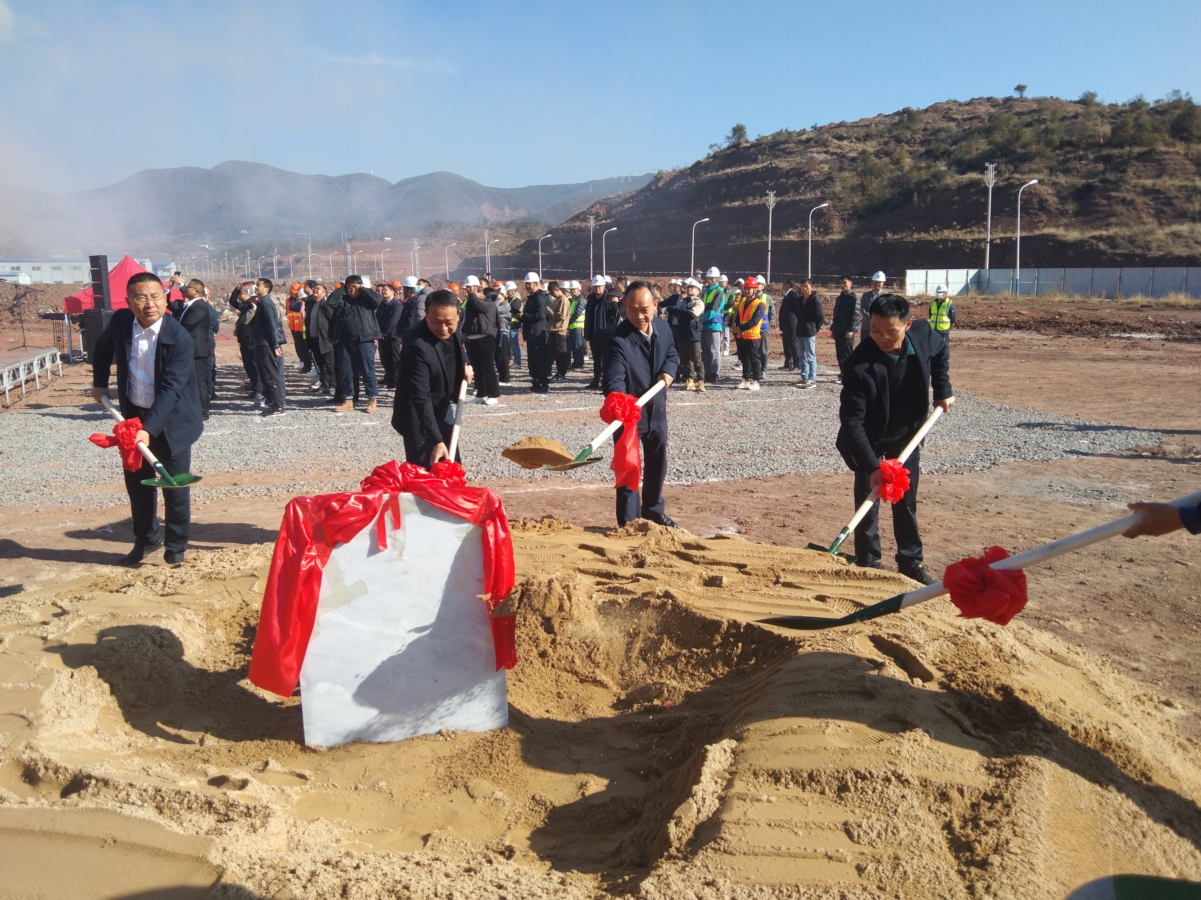 【項目動態(tài)】起步?jīng)_刺 開局爭先！楚雄高新區(qū)云甸保障性租賃住房建設(shè)項目舉行開工奠基儀式