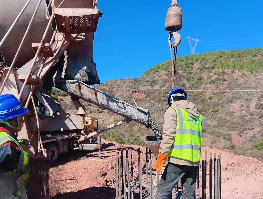 【搶抓黃金期 奮戰(zhàn)100天】楚雄市東南繞城高速公路土建1工區(qū)樁基全部澆筑完成