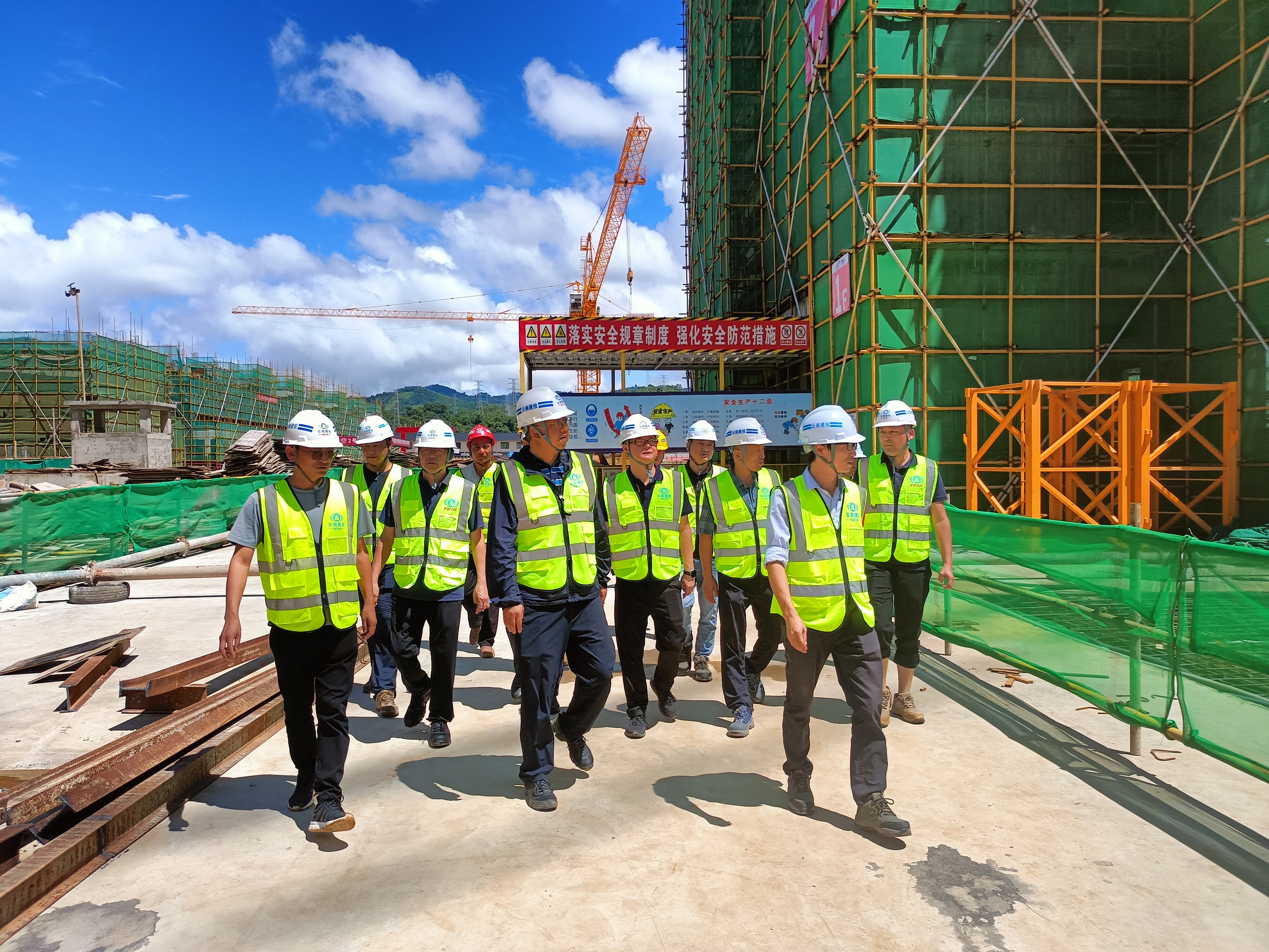 【公司要聞】集團安全總監(jiān)段益慶調(diào)研鎮(zhèn)康縣保障性租賃住房建設(shè)項目