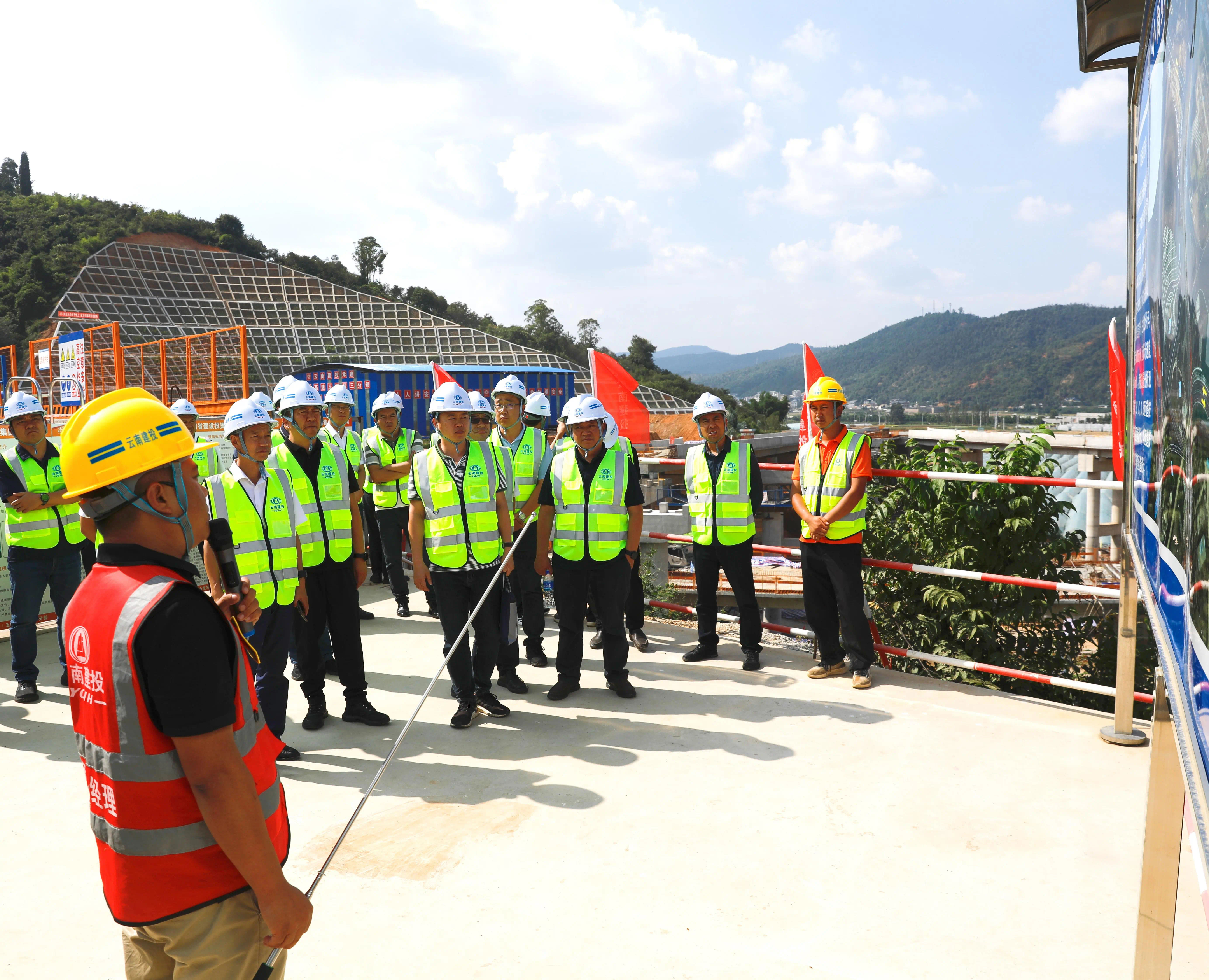 【公司要聞】基投公司到公司峨石紅高速（玉溪段）三分部觀摩學習