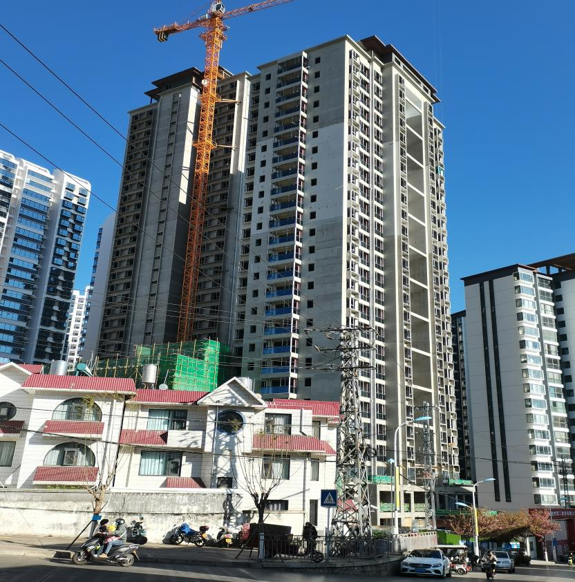 【項目動態(tài)】大理水岸華府項目（二期）主樓外架拆除完成